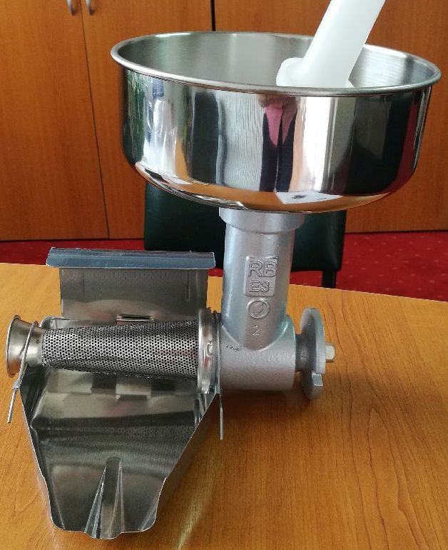 9502N Electric Meat Grinder No. 5, Stainless Steel/Nylon - 10