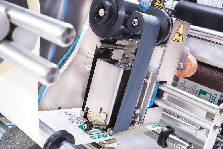 M2R Semi-automatic Labeling Machine for Cylindrical and Square Containers - 4